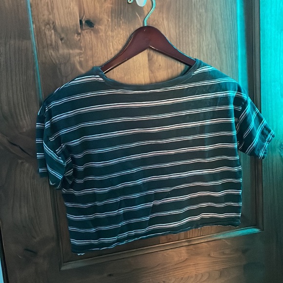 Cute stripped crop top - Picture 2 of 2